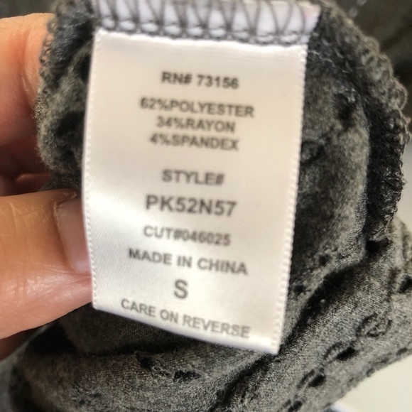 Keyhole tank top Size Small - Picture 8 of 10